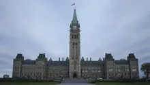 4K Time lapse zoom out Parliament Hill building