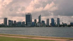 Jogger Perth Skyline