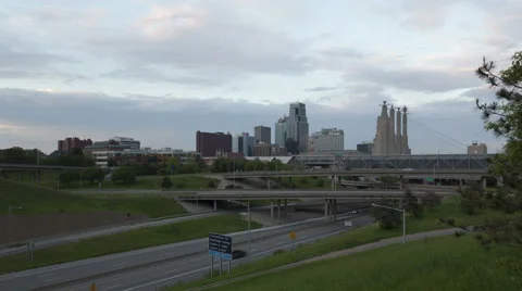4K Time Lapse Kansas City Traffic Zoom In At Twilight