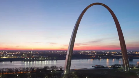 Time Lapse St Louis Gateway Arch Close Up