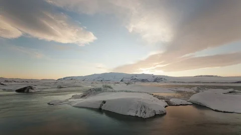4K Time Lapse Zoom In Jökulsarlon Sunset