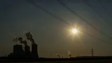 Power plant with huge cooling towers